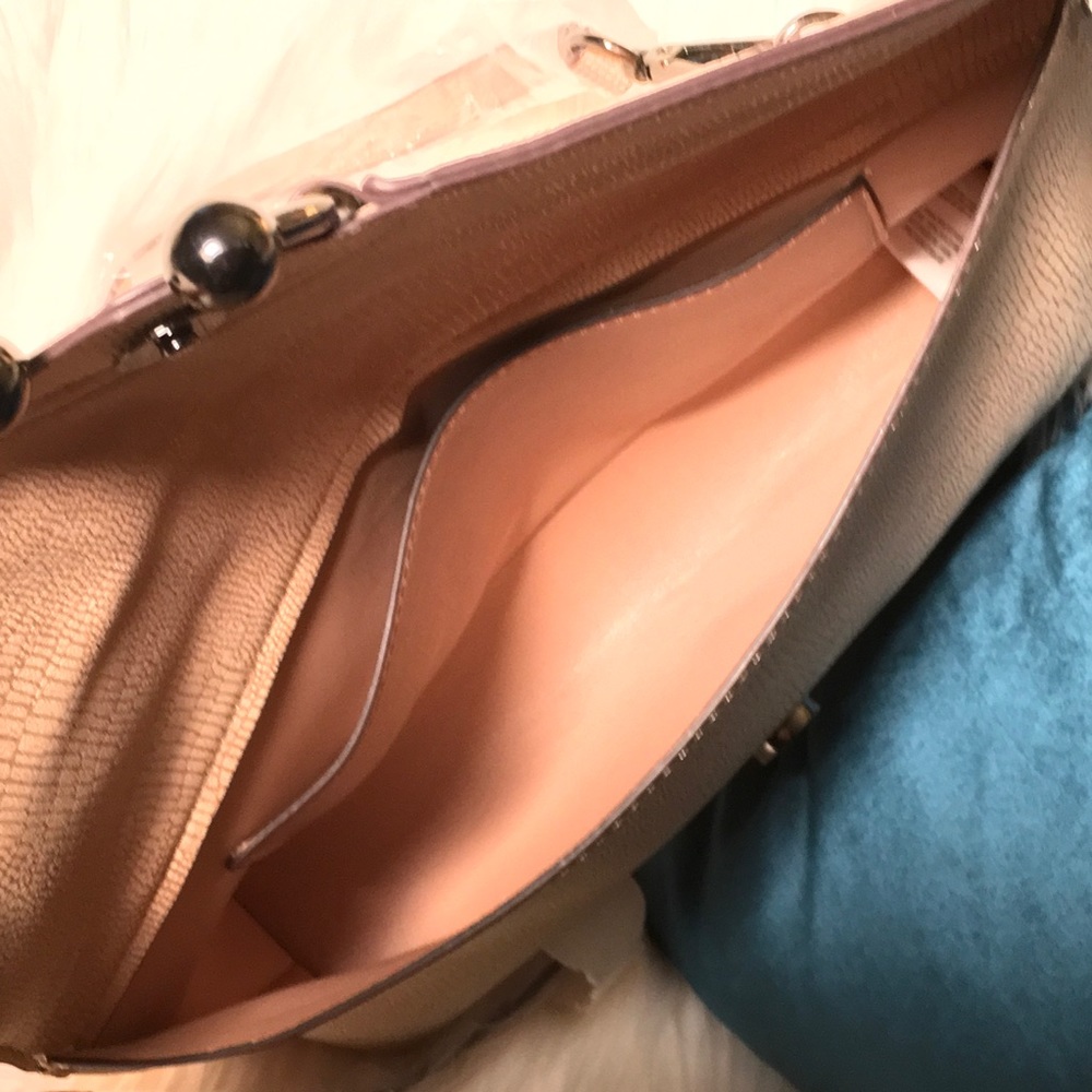 NWT Francesca's Mazikeen Rose Gold Snake Crossbody - Picture 4 of 6